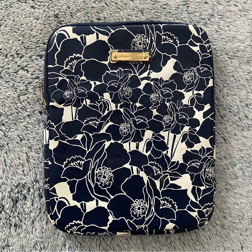 Banana Republic Small Tablet Sleeve